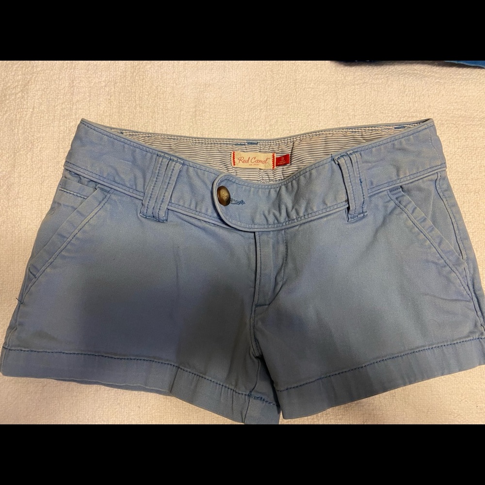 Red camel shorts - light blue